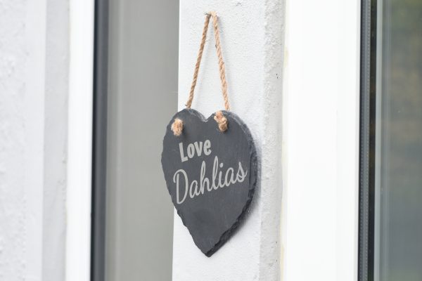 ‘Love Dahlias’ Slate Garden Sign - Image 3